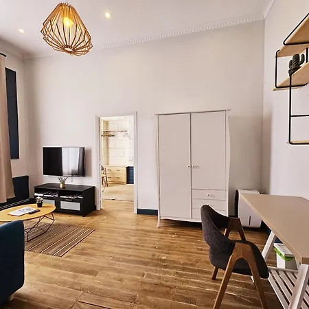 Apartament Meubles De L'arsenal Coeur De !