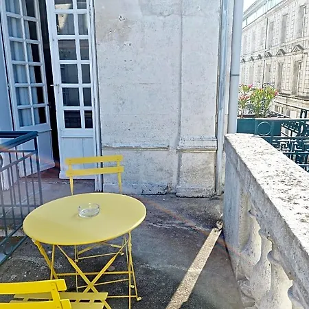 Apartment Meubles De L'arsenal Coeur De