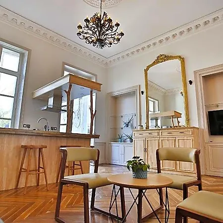 Meubles De L'arsenal Coeur De Apartment