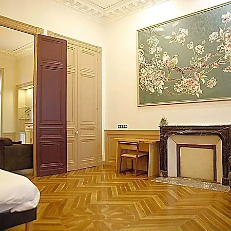 Apartment Meubles De L'arsenal Coeur De *